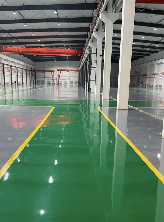 提高環(huán)氧樹脂地坪漆涂層附著力從哪方面表現(xiàn)?